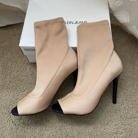 Fashion Heels - Picture 4 of 4